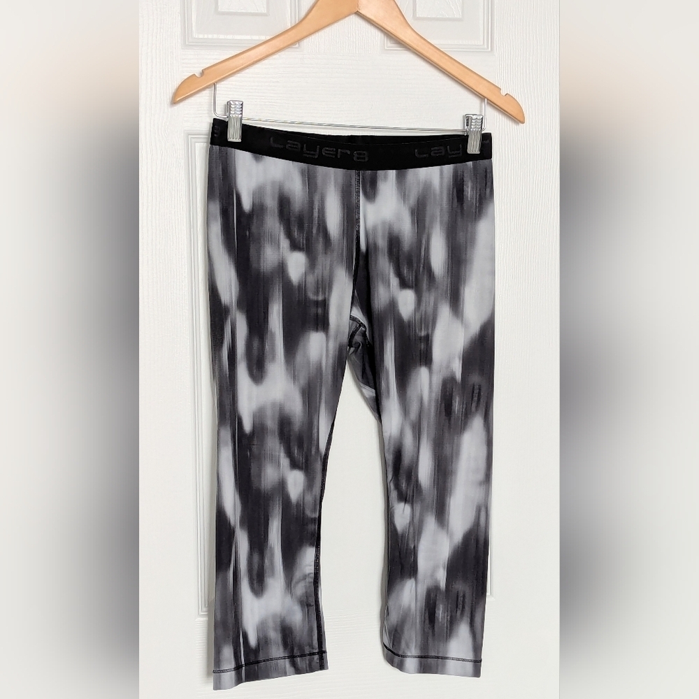 Women's (Size Large) Layer 8 Performance Quick-Dry Capris Leggings/Bottoms